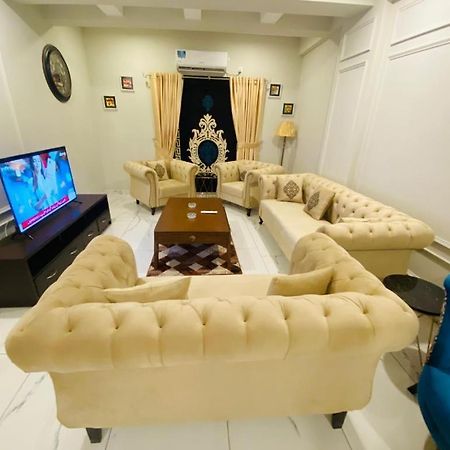 Holidazzle Serviced Apartments Bahria Town Rawalpindi Buitenkant foto