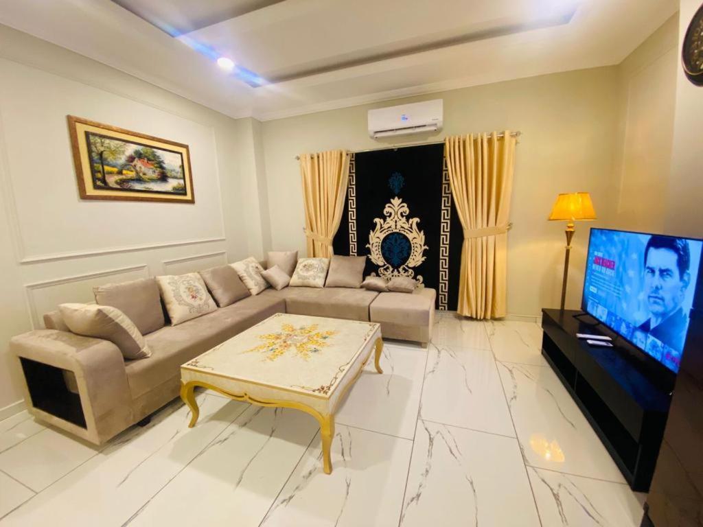 Holidazzle Serviced Apartments Bahria Town Rawalpindi Buitenkant foto