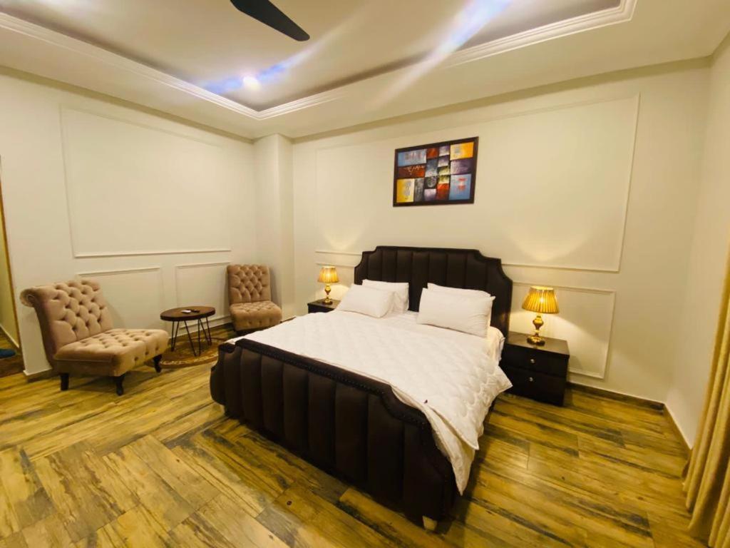 Holidazzle Serviced Apartments Bahria Town Rawalpindi Buitenkant foto