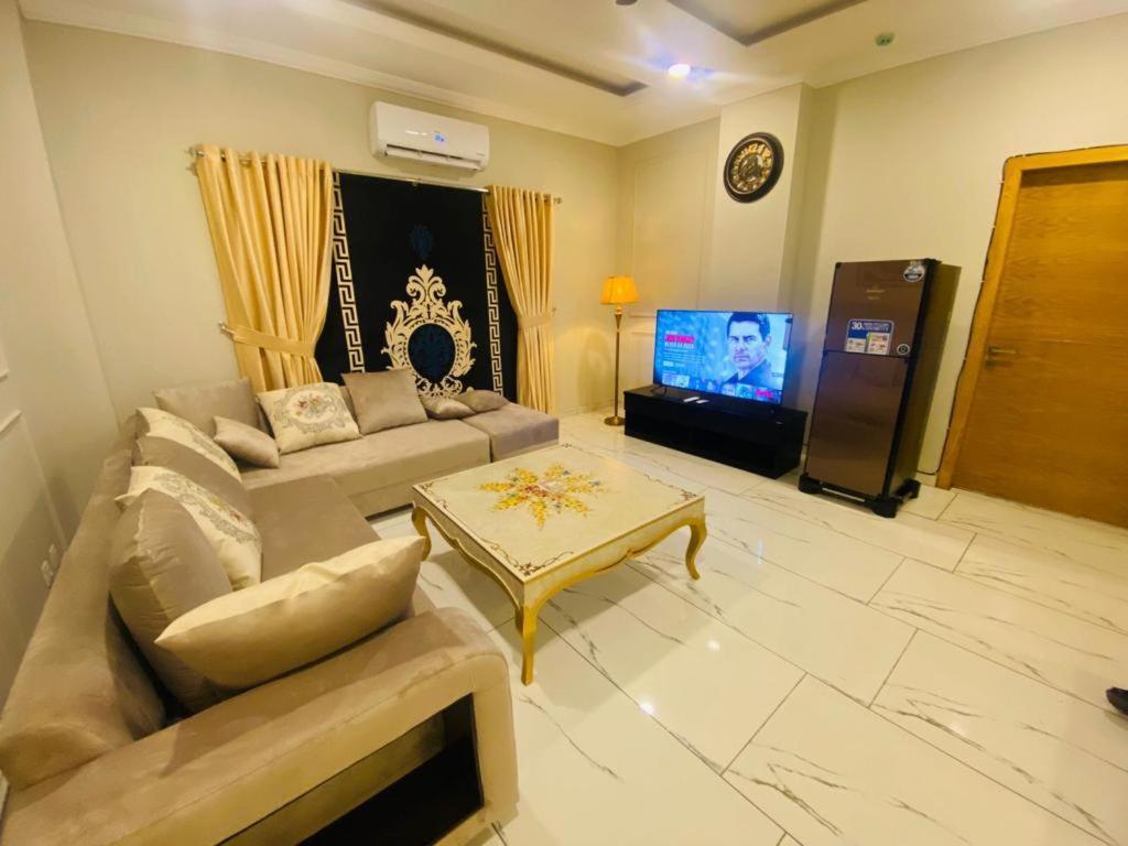 Holidazzle Serviced Apartments Bahria Town Rawalpindi Buitenkant foto