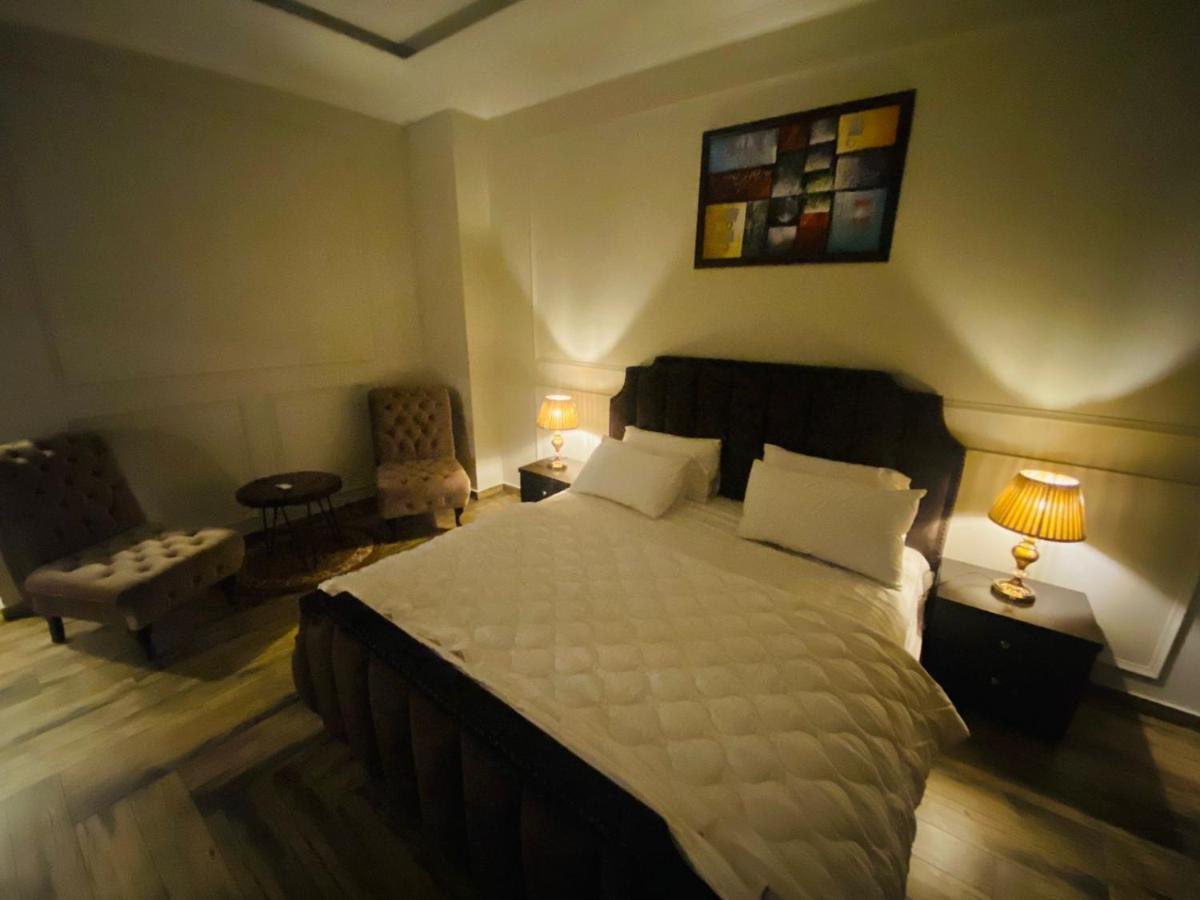 Holidazzle Serviced Apartments Bahria Town Rawalpindi Buitenkant foto