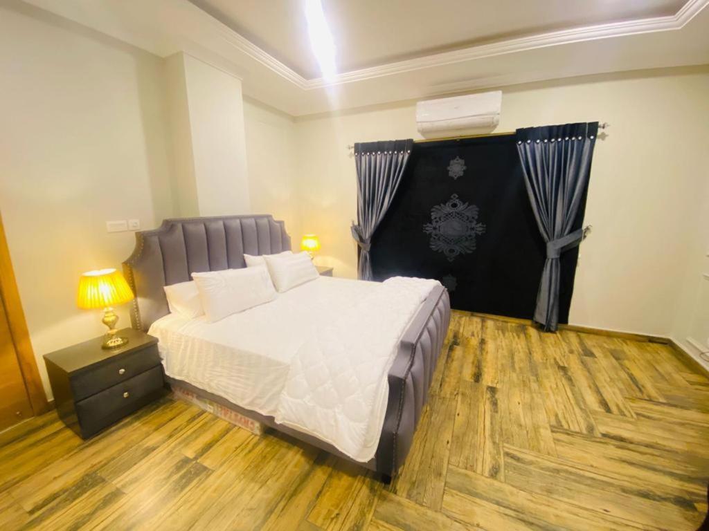 Holidazzle Serviced Apartments Bahria Town Rawalpindi Buitenkant foto