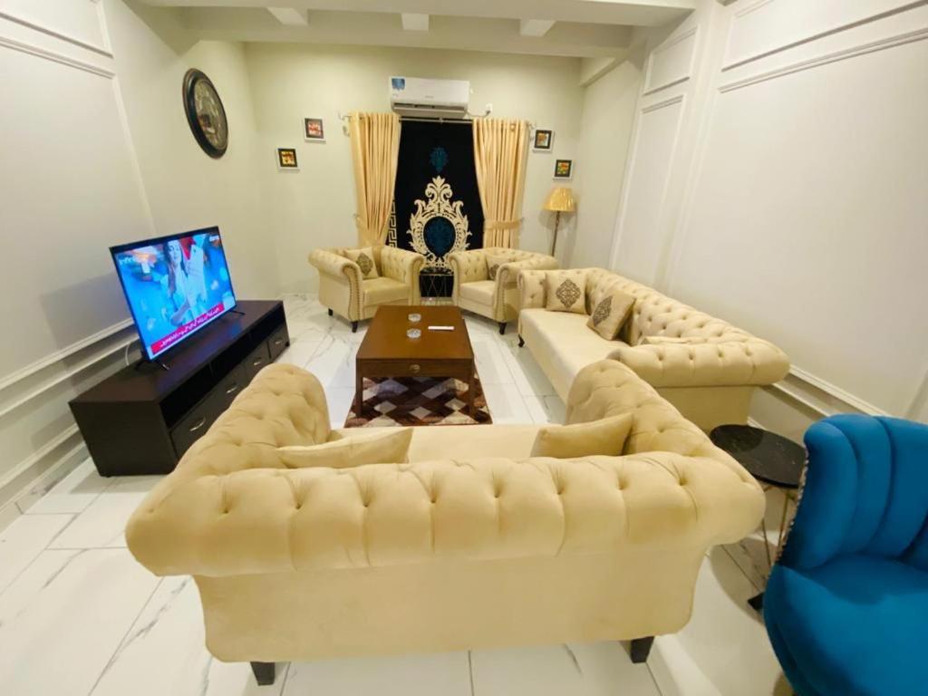 Holidazzle Serviced Apartments Bahria Town Rawalpindi Buitenkant foto
