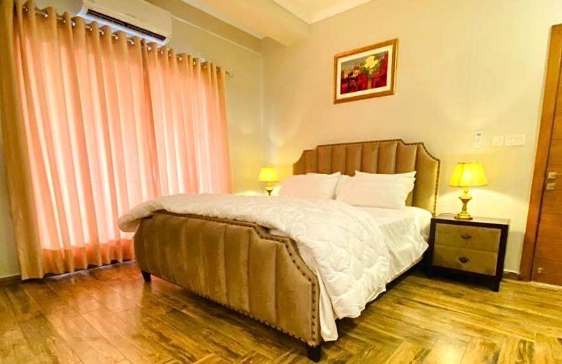 Holidazzle Serviced Apartments Bahria Town Rawalpindi Buitenkant foto