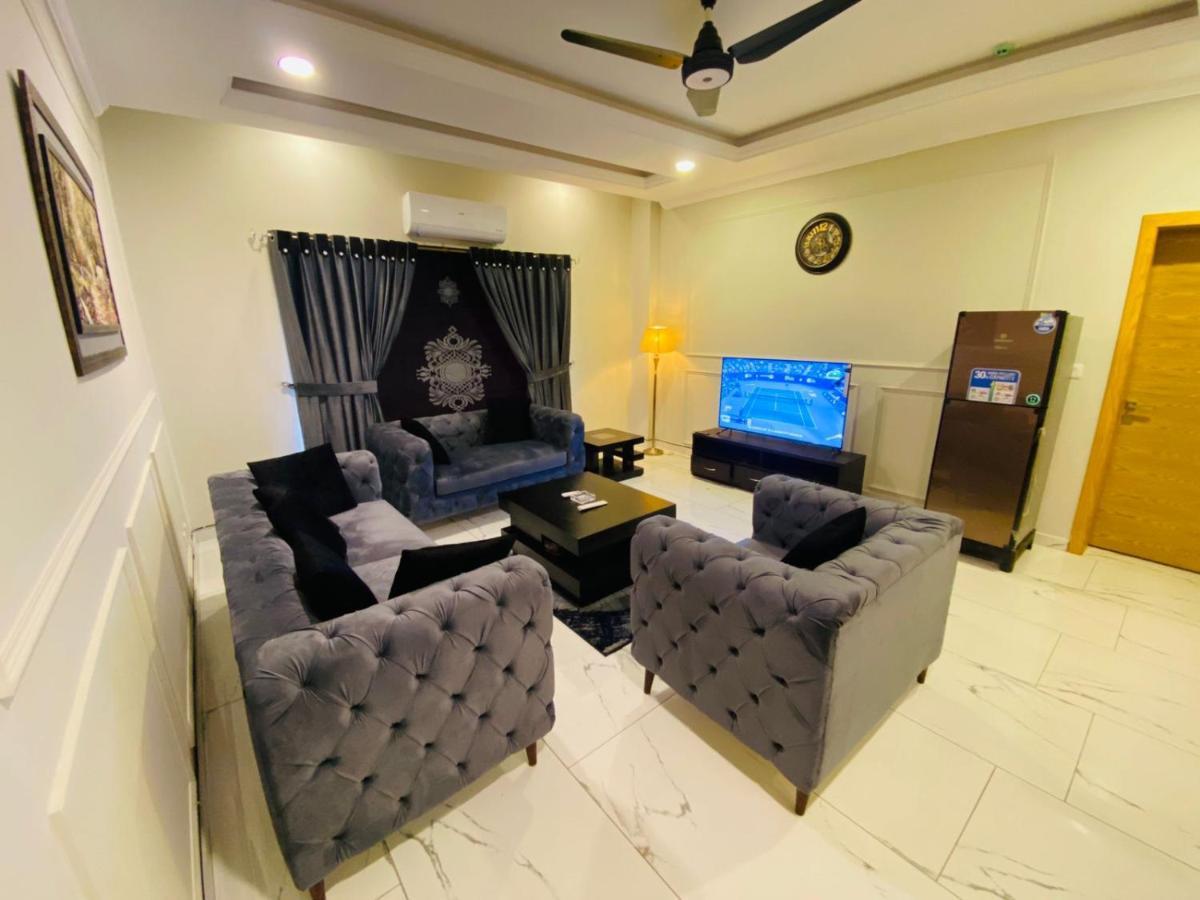 Holidazzle Serviced Apartments Bahria Town Rawalpindi Buitenkant foto