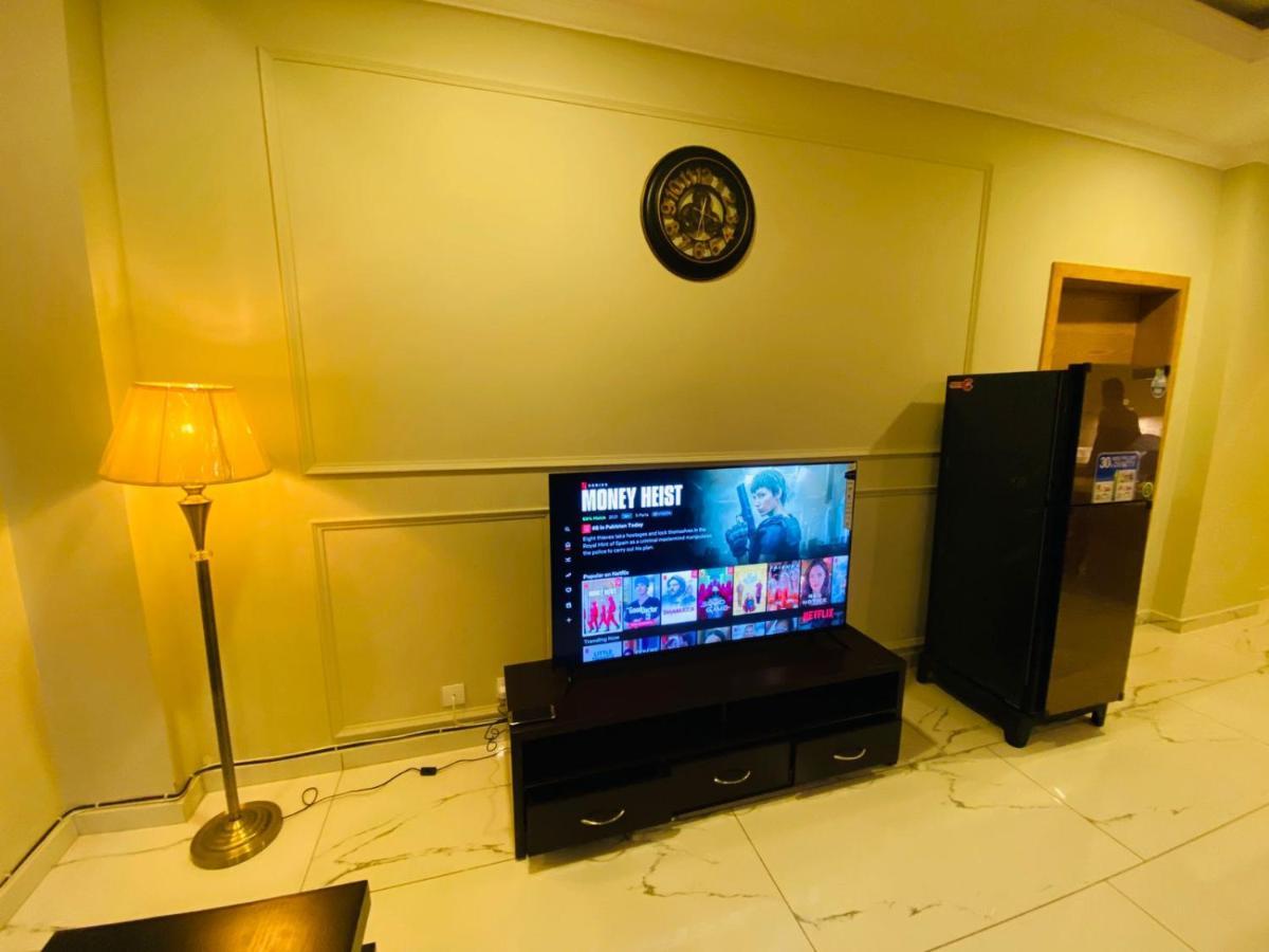 Holidazzle Serviced Apartments Bahria Town Rawalpindi Buitenkant foto