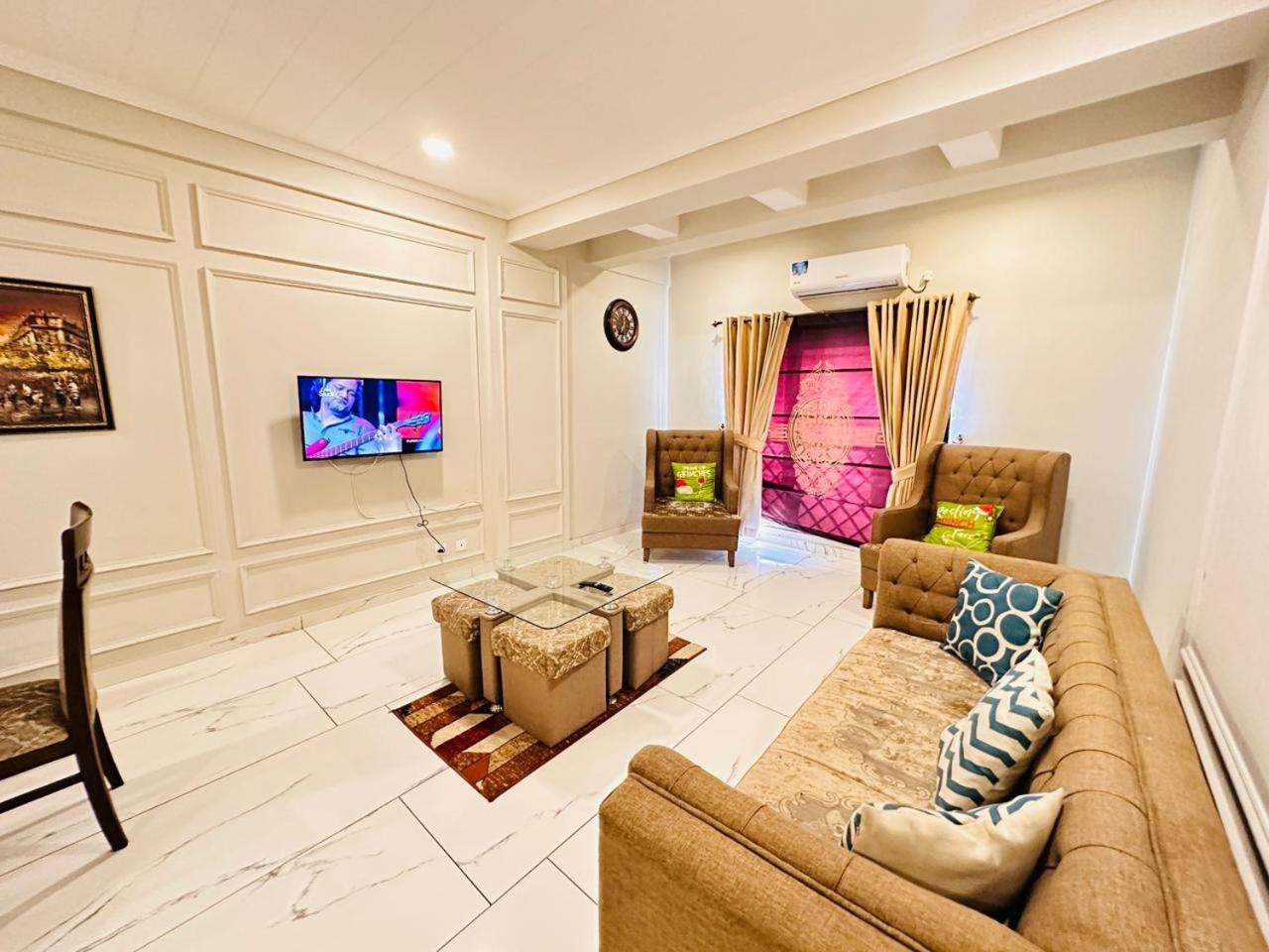 Holidazzle Serviced Apartments Bahria Town Rawalpindi Kamer foto