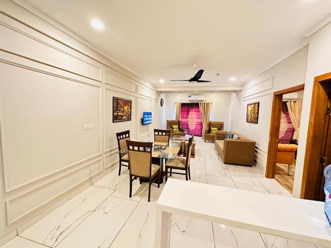 Holidazzle Serviced Apartments Bahria Town Rawalpindi Kamer foto