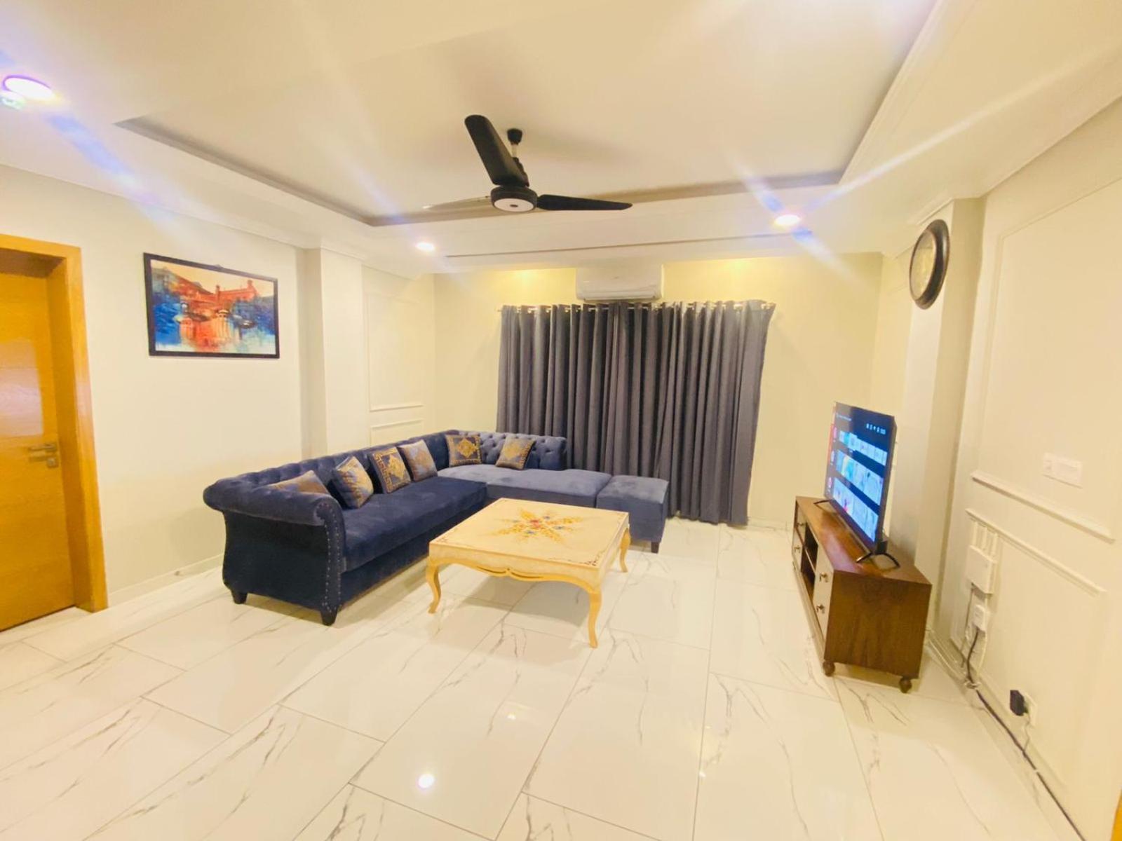 Holidazzle Serviced Apartments Bahria Town Rawalpindi Kamer foto