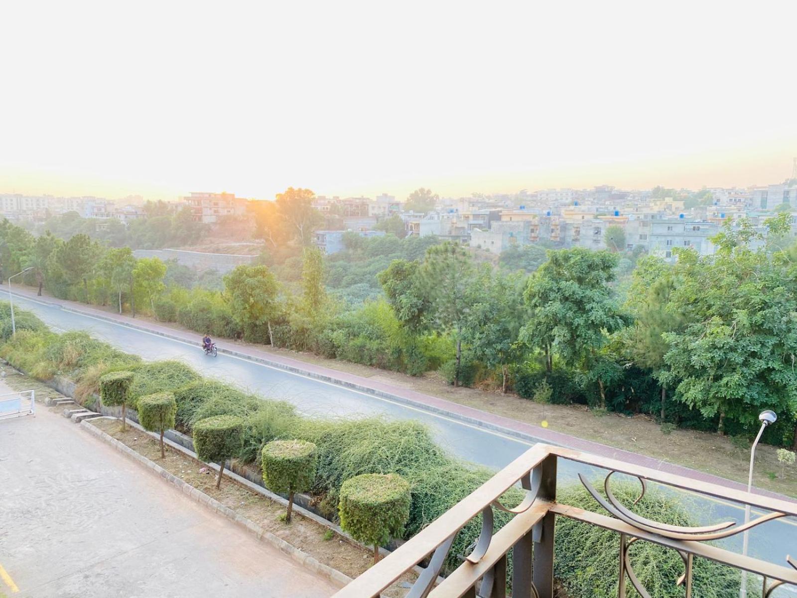 Holidazzle Serviced Apartments Bahria Town Rawalpindi Kamer foto